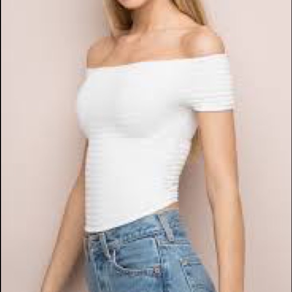 Brandy Melville off shoulder top - Picture 2 of 2